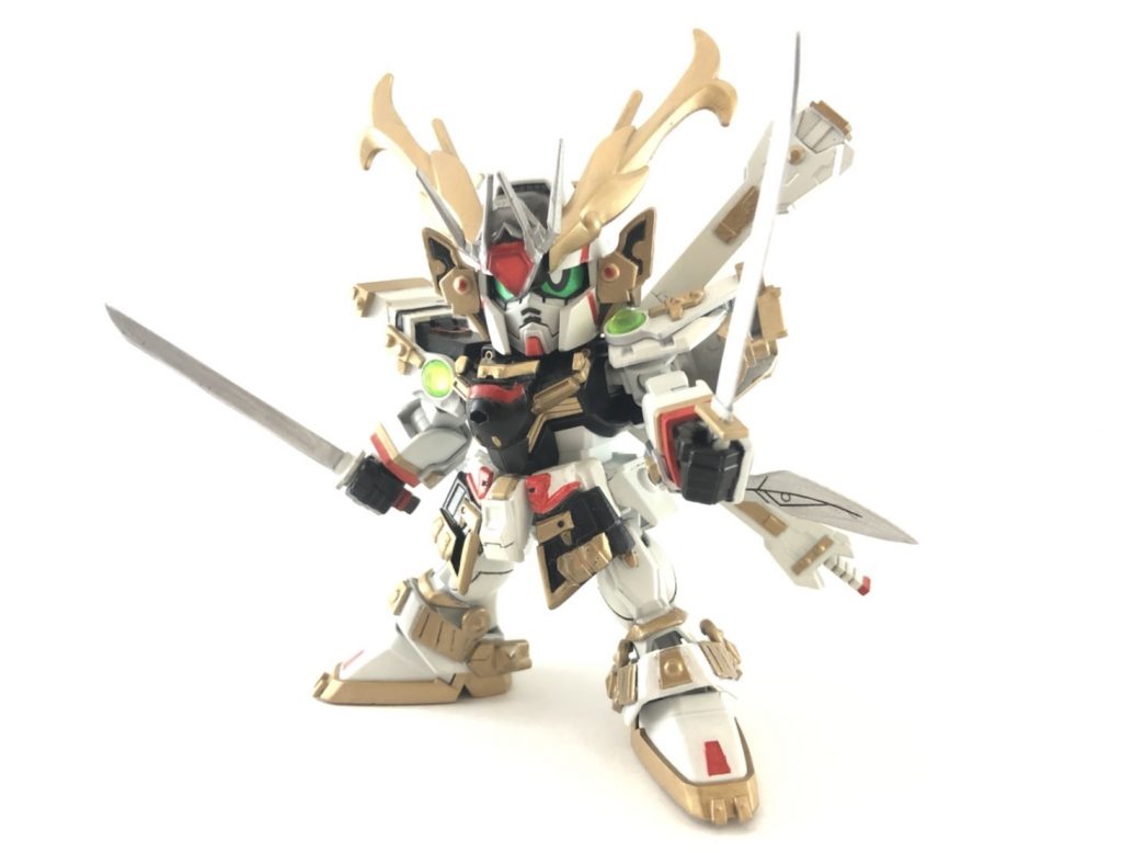 刀2振りは、通常のビームサーベルを持ってるイメージで作りました。