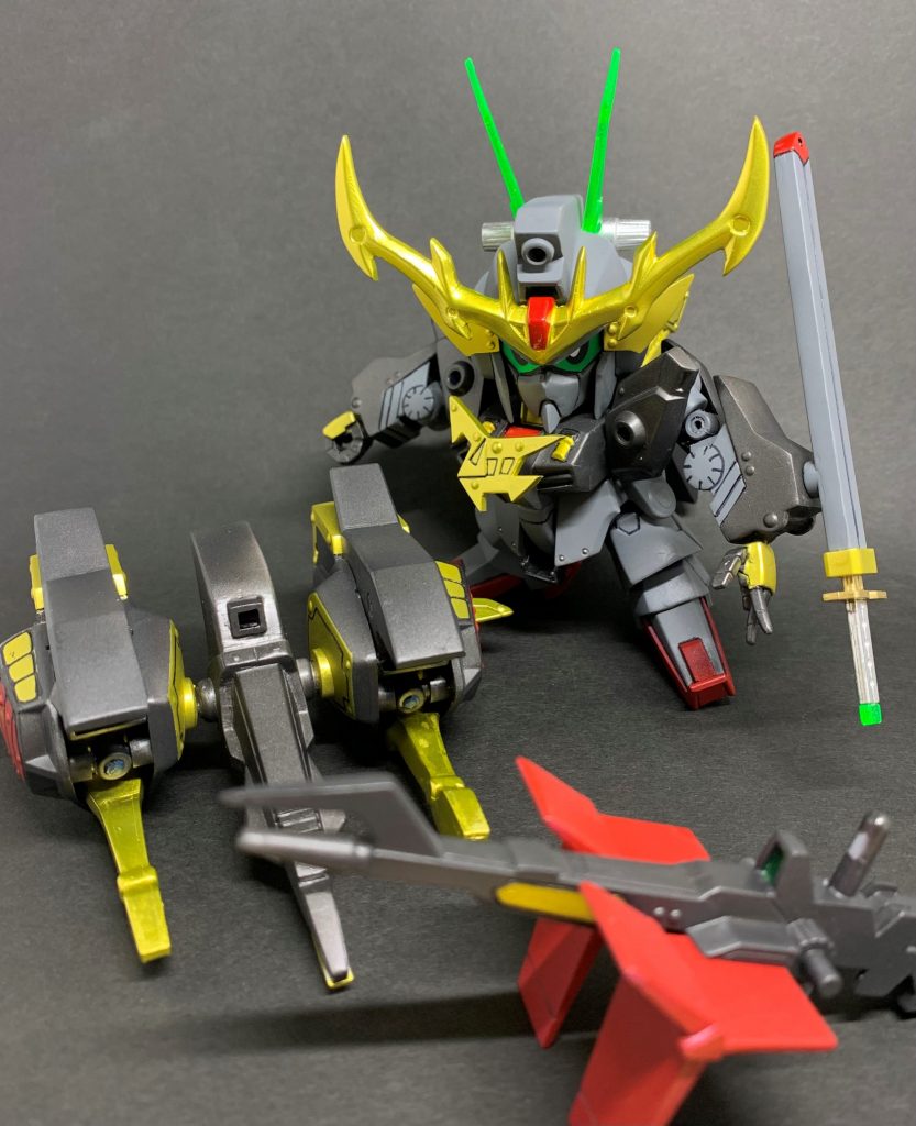 学生時代は素組みでガンプラ組み立てていましたが、大人となりSD熱が爆発し全塗装に挑戦してみました!鋼丸で2体目となります。(1体目は號斗丸)子供の頃、装備外して自分流「軽装版」とかして遊びませんでしたか?笑