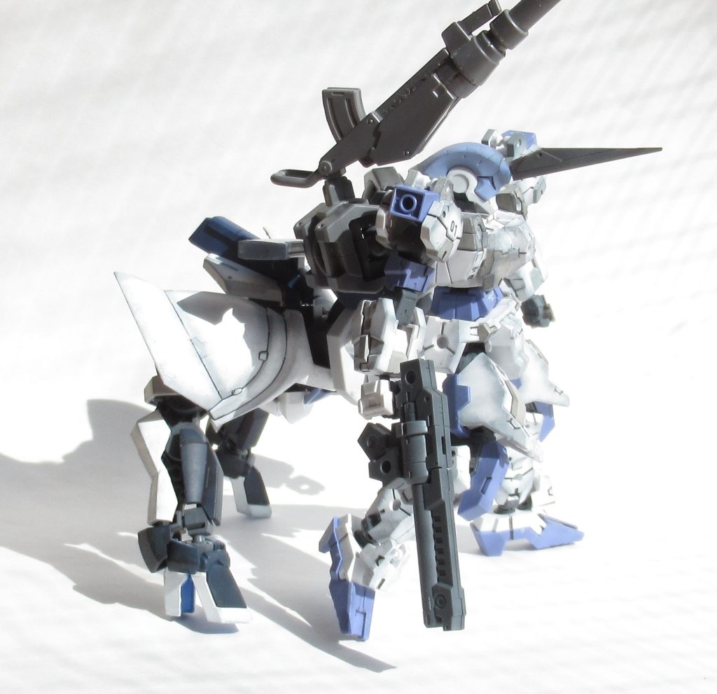 下半身後部は百錬の胴体・脚はシュヴェルベグレイズ・サイドアーマーはゲルググJを使用しています。