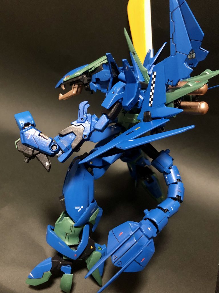 正面から見にくいですが、尻尾も良いカウンターウェイトになってくれています