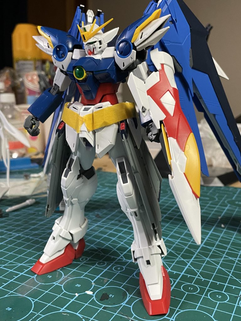 初期構想時ミキシングに使ったプロトゼロの使い道としてたまたま手に入ったフリーダムのウイングをつけている図背中のウィングが重すぎるのでスタンド必須です