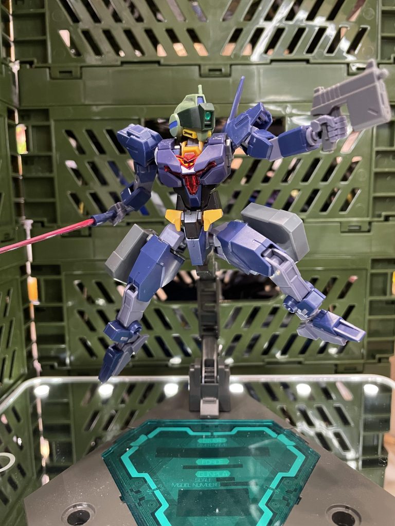 個人的にはこの大腿部にはさむホルスターが大好きです。K9再販待ってます。。。なおこの機体はウラヌスアーマーの胸部アーマーを常に装備している。デスペラード曰く「機動性に影響はないならつけておくべき。」とのこと。