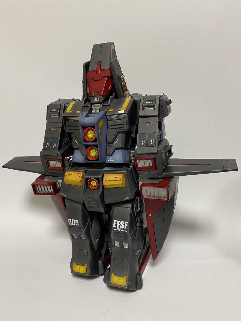 モビルフォートレス形態に変形!