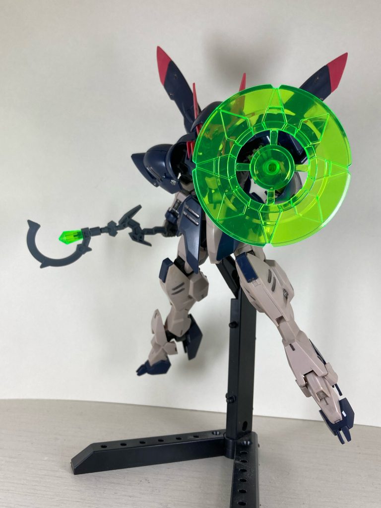 フードがあるから魔法使いも似合います。無改造でもファンタジー装備も違和感無し。