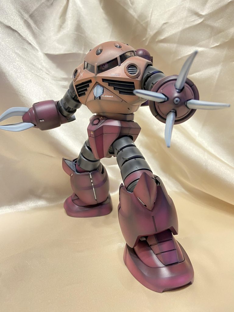 左手だけ4本爪、やっちゃいますよねー😁作ってる時、ずっと哀・戦士が頭の中で流れてました。