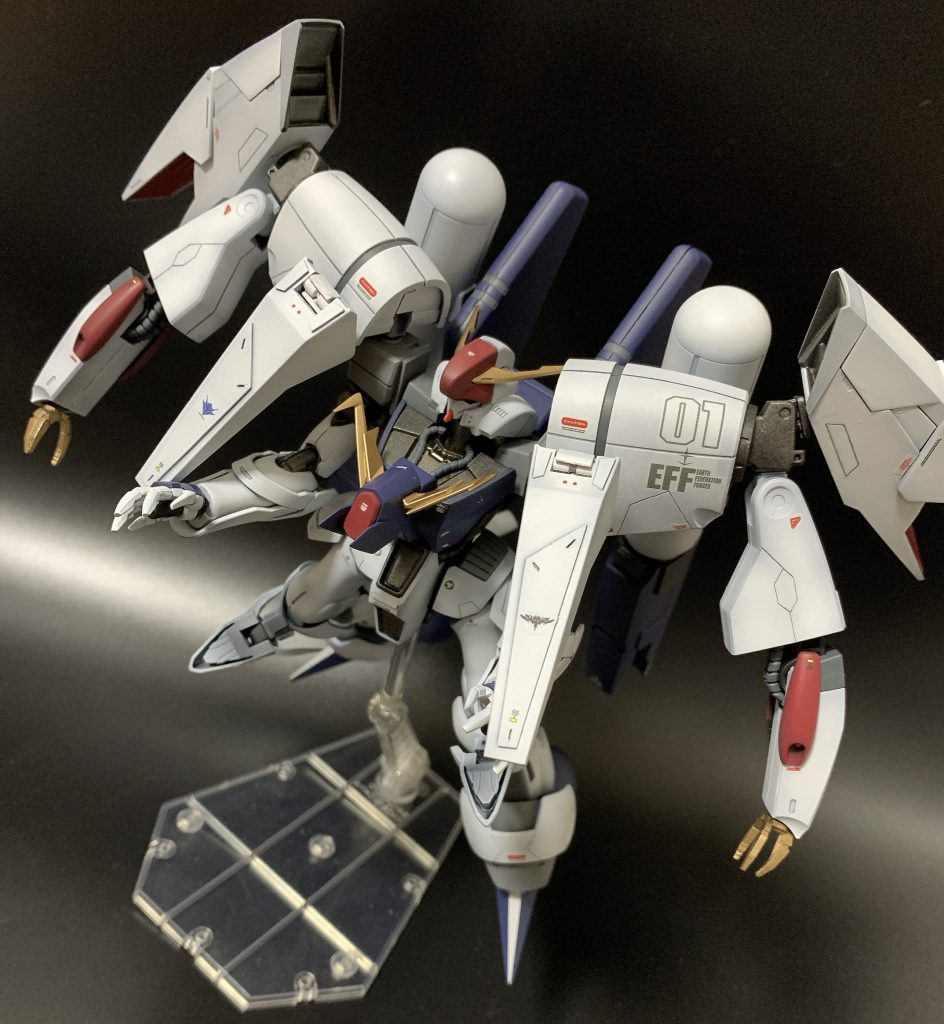 バイアランイゾルデの肩周りを改造して、腕を4本に。元からの腕はサブアームという設定です。色をトリコロールにするとあら不思議Ξガンダムみたい・・・に見えないかな。