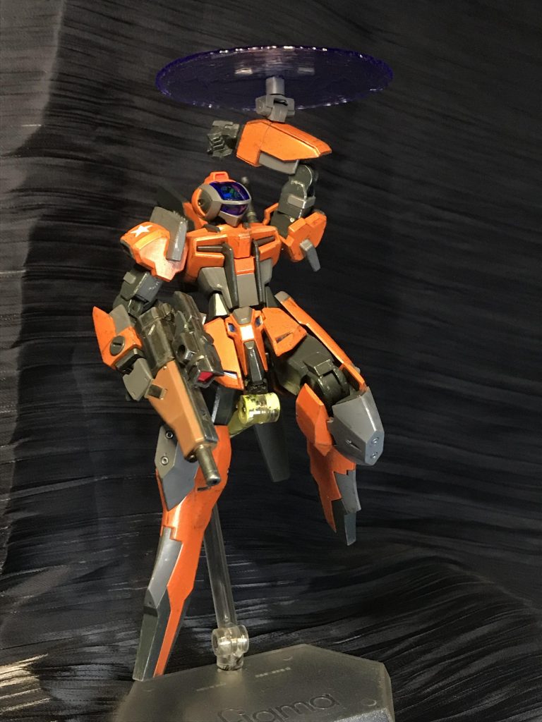 飛べる物が欲しいけど、走ったり転げ回ったりする用途が想定される人型機械に羽とか付けたくなかったので貴重な(1/144だとトムリアットのみ!)ビームローターを装備。