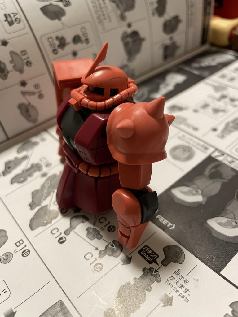 頭のスジボリもギザギザしてます。みんなどうやってあんなキレイにほれるの?角とトゲはトッキトキ(方言?)が好きなので削ったり切ったり磨いたりして尖らせてます。