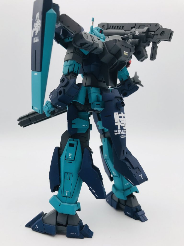 以前製作したメッサーでシールドを手に持たせず、バックパックからのアームで装備する方法が気に入ったのでまたやってみました。