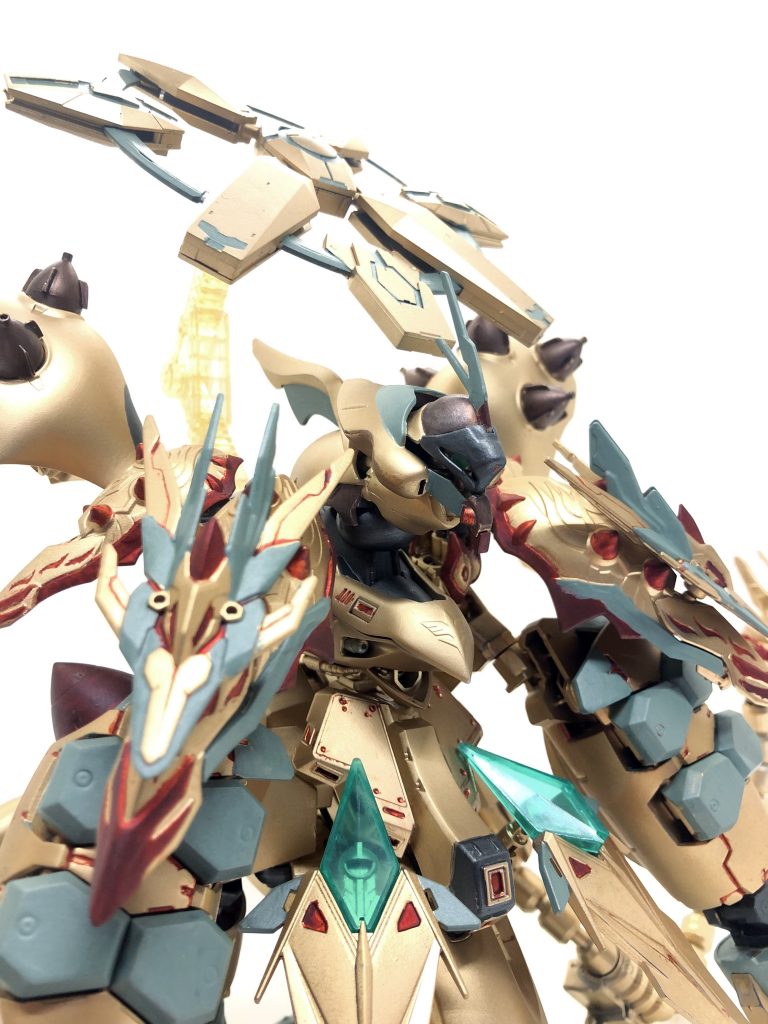 頭部はメッサーの余剰パーツとヤクトドーガのパーツを組み合わせました肩部装甲は貂蝉クシャトリヤから