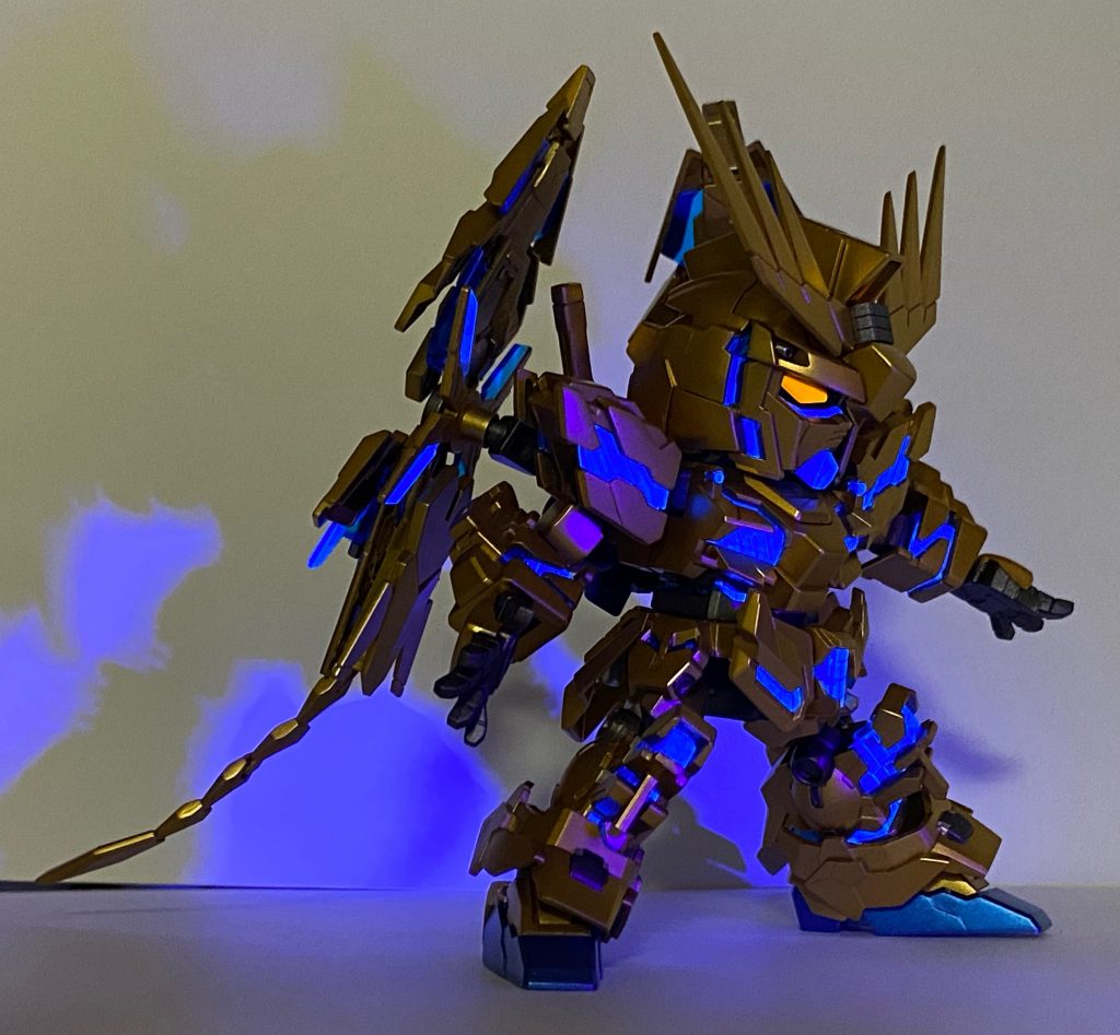 装甲の金色=黒下地→スターブライトゴールド(g)装甲の青色=黒下地→GXメタルブルー(Mr.)ツインアイ、メインカメラ=黒下地→スーパークロームシルバー2(Mr.)→蛍光オレンジ(g)フレーム=サーフェイサーエヴォガンメタ(g)サイコフレーム(クリアーパーツ)=蛍光ブルー(g)サイコフレーム(クリアーパーツ以外)=黒下地→スーパークロームシルバー2(Mr.)→蛍光ブルー(g)バーニア、バルカン=黒下地→スーパークロームシルバー2(Mr.)