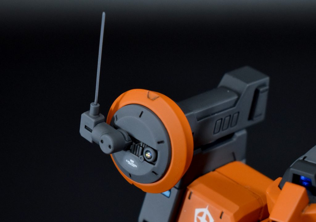 肩部センサービルダーズパーツ、ジャンクパーツを組み合わせてセンサーを製作。