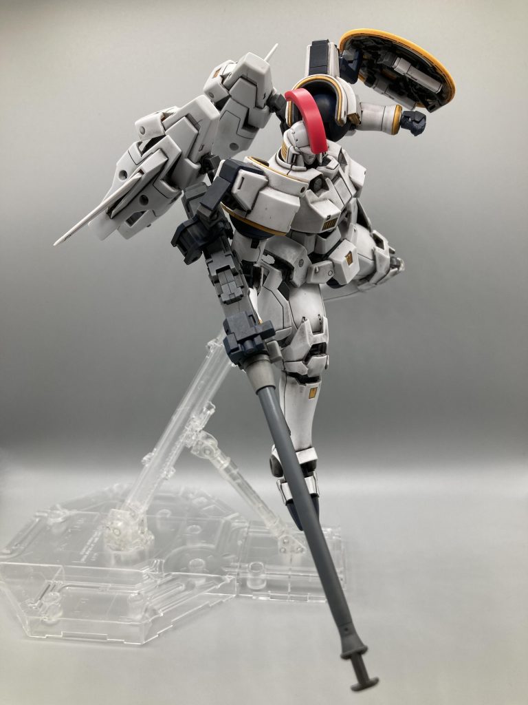 問題はその塗料をスグに拭き取らず数日は放置したことかともぅバッキバキ‼︎ちなみにこの写真の撮った後、ドーバーガンと肩の接続パーツが再起不能レベルで割れてます