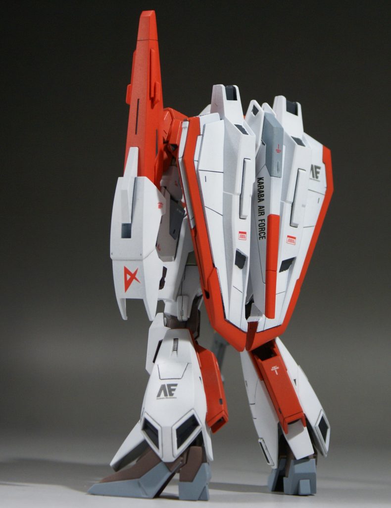 ウイングは、マスキングで。関節は、ウォームグレイ。機首はプラ材で。