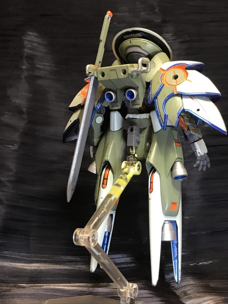 腕を買い足したグレイズと取り替えてバランス調整しようとも思ったのですが、アクションさせた時に腕は長めの方が映えるのでやっぱり今のままに。