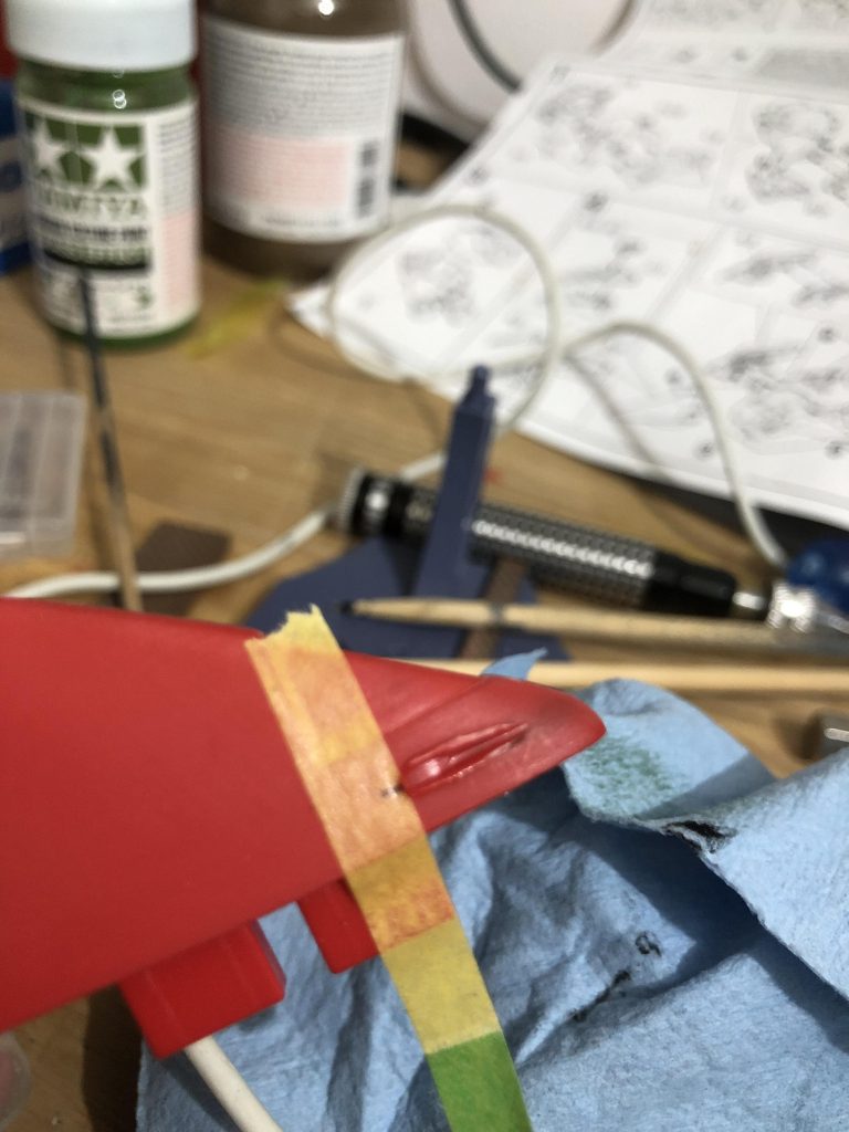 掘るのが苦手過ぎるので熱したマイナスドライバーでじゅううこの後緑入れました