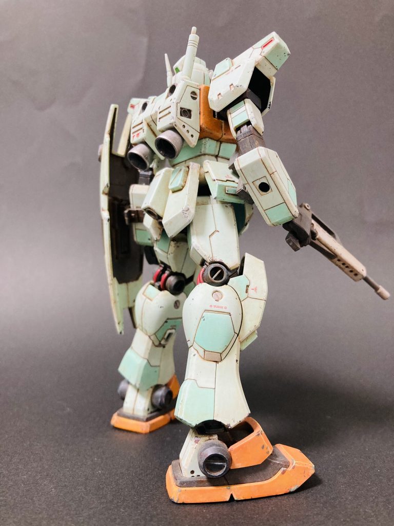 下手くそですが、アーマー裏を黒っぽく塗ると引き締まります！