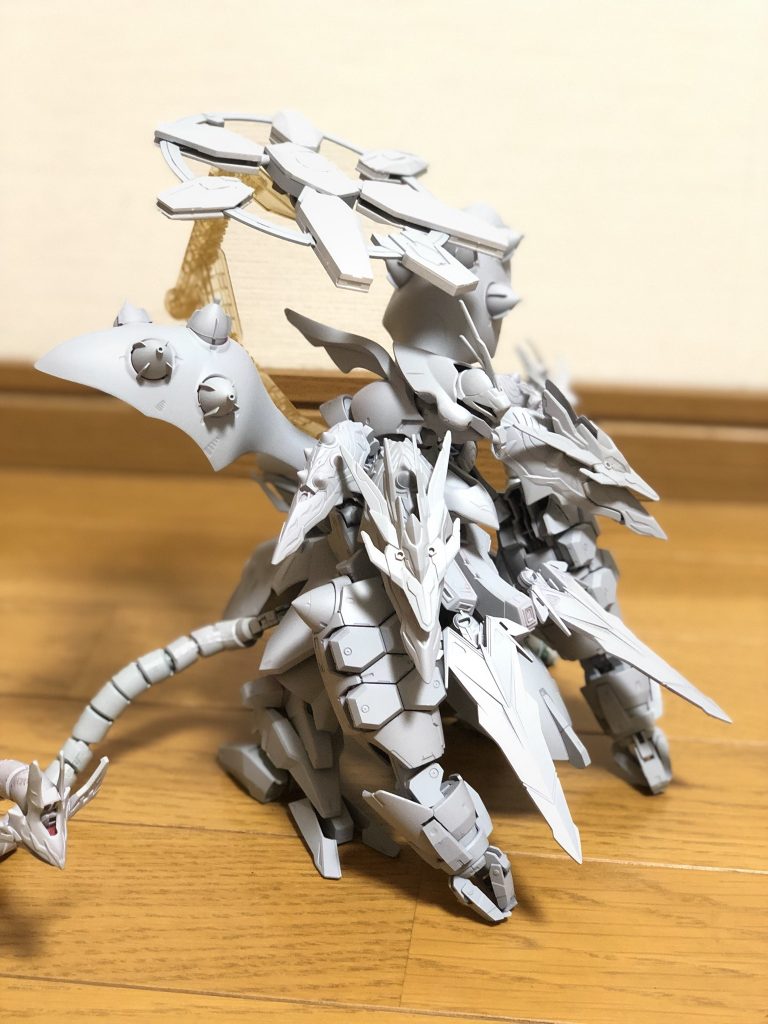 サフ状態SDナイチンゲールは大きなパーツも多いので、大型機のミキシングに使用しても迫力負けしない優秀なキットでした