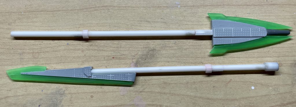 GNランスはカタールの刃部とブラスターのパーツを加工して、持ち手や刃の押さえ部は自作してます。