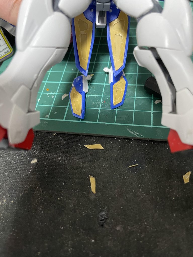 腰アーマの裏はプラ板で裏打ち