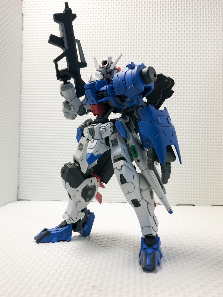 ライフルやナイフは、他の武器と比べるとギミックもなく形もシンプルですが、その分塗り分けを増やすだけでも、見栄えが良くなりますね。