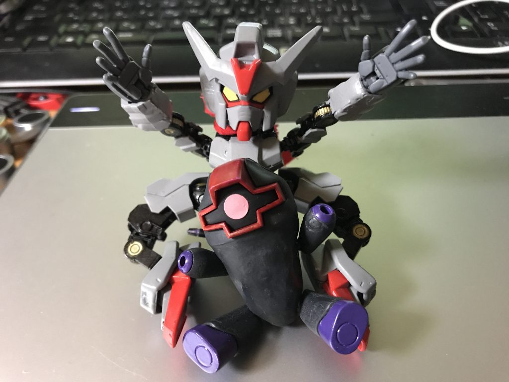 他のガンプラとの関係性は友好的なようだ。かわいい。