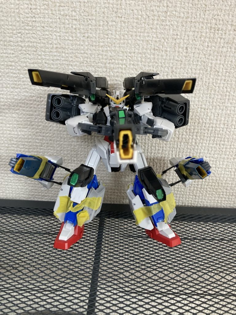 試作段階試作段階からあまり大きな変更無いですねダッシュユニットのGNキャノンをハルートのに変更したのとフロントスカートを少しボリュームアップしたくらい今回はティエリアとレリウス=クローバーのイメージカラーが紫で、無人機との連携攻撃や、隠し腕での攻撃とか共通点が多かったのでこの組み合わせは直ぐに思い付きましたこれでソレスタルビーイング全機完成！