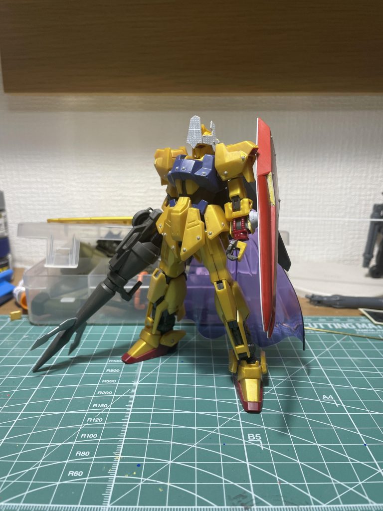 黄金の騎士–5枚目/制作者：ミノフスキー