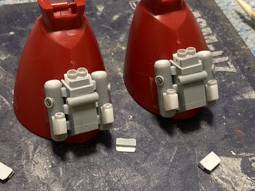 脚部追加パーツ製作中