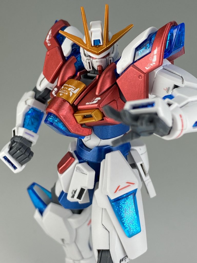 エフェクト無しバージョン。この機体のこだわりポイント。プラフスキー粒子を再現する為に100均のラメグリッターを使用。部分塗装です。赤と黄色の部分は塗装。半光沢で仕上げてます。セカイ君への愛情も込められてます！（笑）