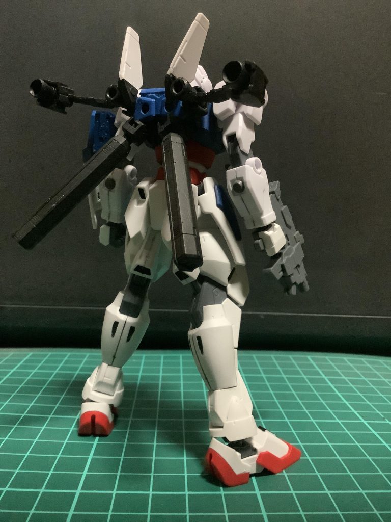 2回目がこれ。そこから腕がポルタノヴァに交換して、プロペラントタンクがビームサーベルに変更され、今の姿になりました。今回も迷走をしたものの、完成に漕ぎ着けました(^^)気に入ってもらえると嬉しいです(о´∀`о)それでは今回はこの辺で。ご覧いただきありがとうございました!