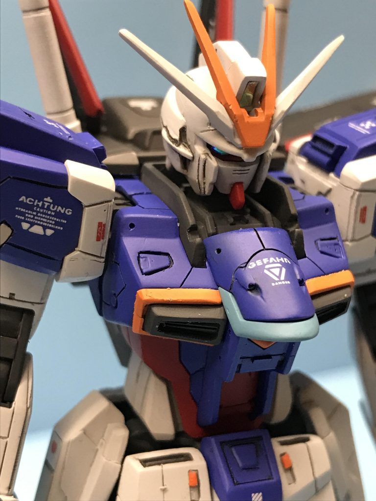 アーリーチョップさんのYouTubeを見て、目はキラリとシールで。