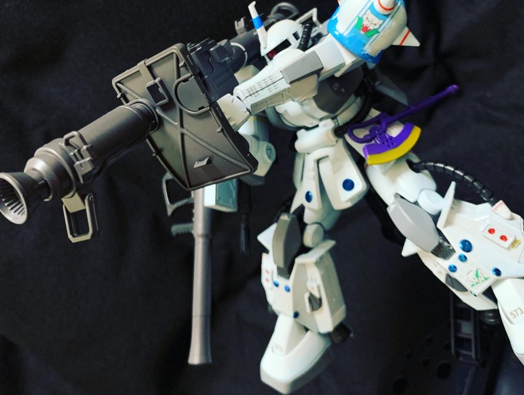 今回初めて水性塗料とメタルパーツを使ってディテールアップ水性塗料はスカイブルーとホワイトを混ぜで薄っすら青っぽさを出してますボックスアートが少し青味がかってますよね