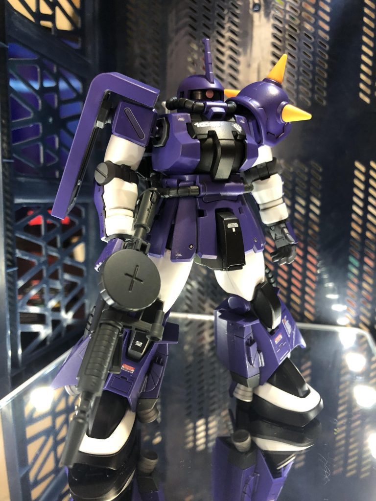 カラーはパープルで塗装。