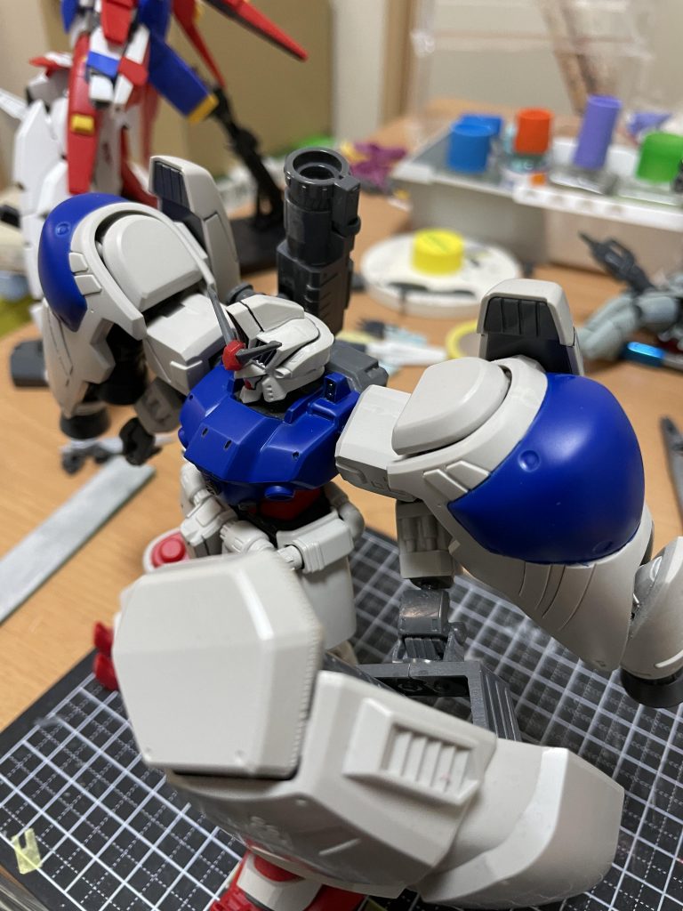 この機体と核弾頭はいただいていく、ジオン再興の為に!!