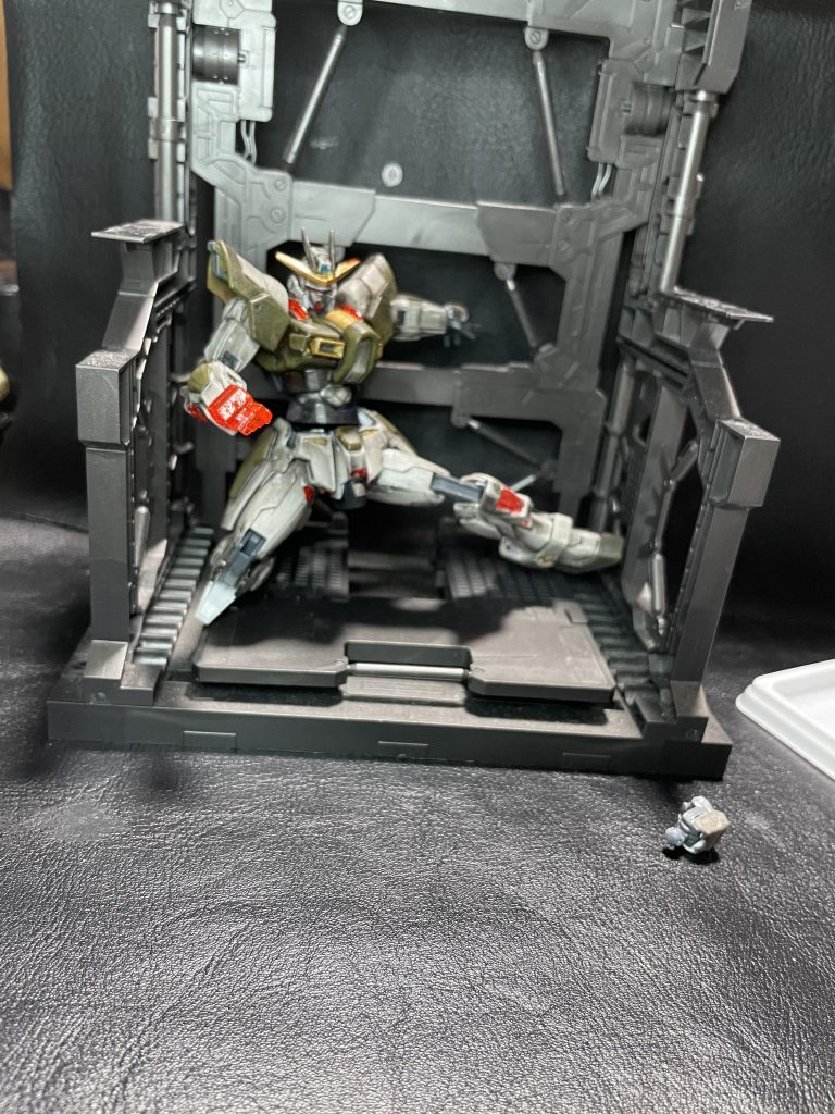 最後は攻撃を受けて立ち上がる前をイメージして撮ってみました。