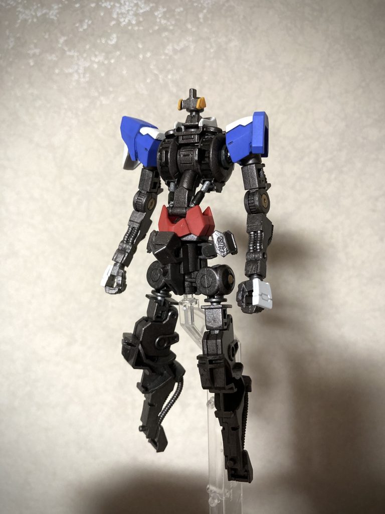 こちらは製作途中のフレーム。中身はガンダムフレームそのままで、肩はフレームごとクアンタから、腹部のちょい延長のためクアンタの腹部を使っています。