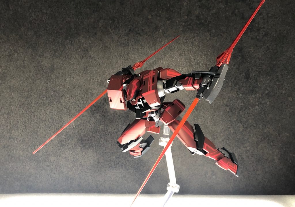 ビルダー(兼ファイター)は高速近接戦闘を好み、初手から敵の懐に飛び込み編隊をかき乱す。