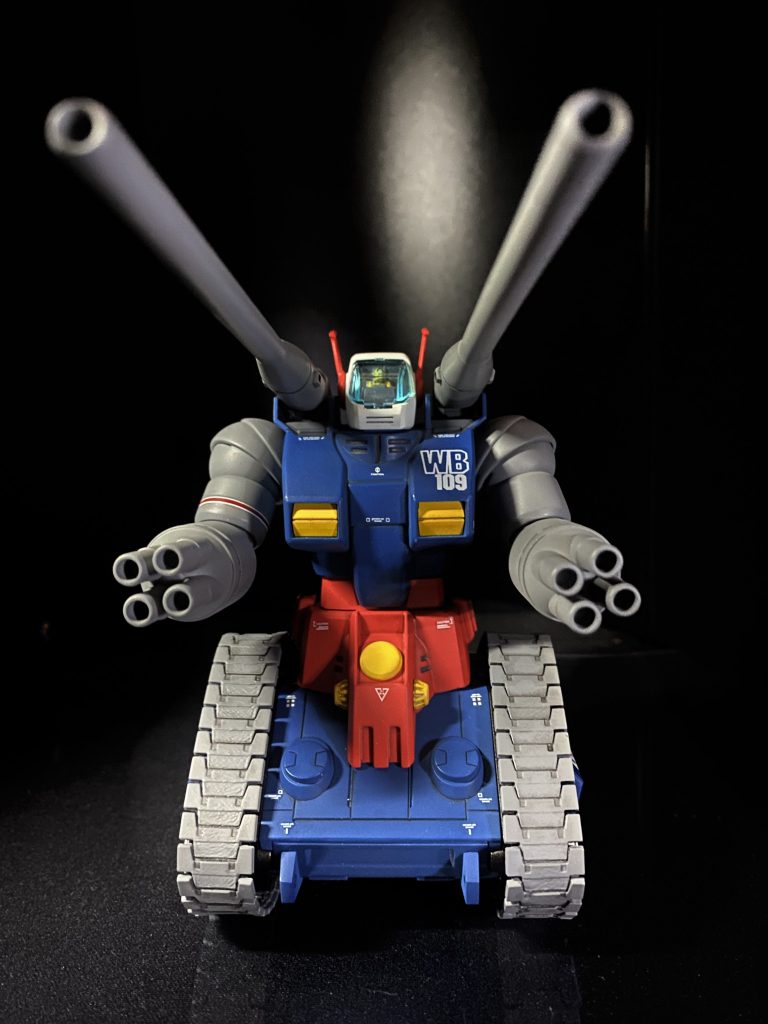 正面ショット。キットは初期HGUCの割に言うこと無しの出来。全体的にシンプルなデザインなのでGFFっぽくデカール多めにして情報量増し。ガンタンクのWB隊番号を色々調べたんですが正式な情報は見当たらず、映画とテレビだと機体は違えどポジションは同じなので無難にハヤトキャノンが付けていた109を付けました。