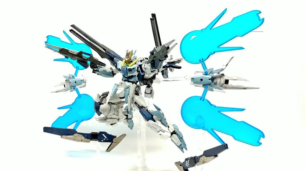 腰部のリフレクターユニットでバリアが展開できる。