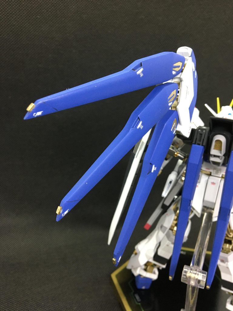 ドラグーンはHGCE系統のパーツで、一部肉抜き穴はプラ板とパテで埋め、砲口部はHGIBグレイズのライフルパーツ内部にある角ピンを加工して使用してます。