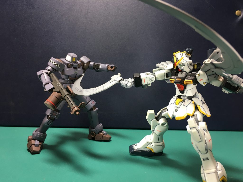 　リーオーならやられなくちゃ、ということでまずはガンダム04ことカトル様のサンドロックと交戦。流石に劇中のように縦真っ二つは無理ですが。