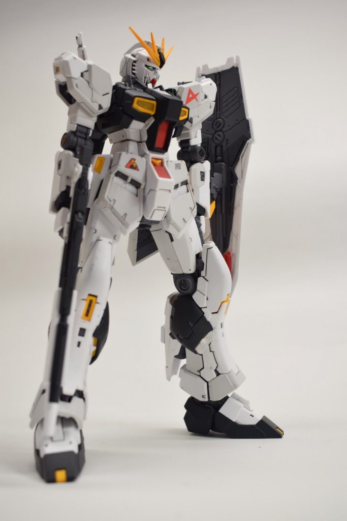 ツインアイはハイキューパーツのオーロラグリーンシールを使用して、光らせてます。安い割に効果も高いのでおすすめです(黒下地が効果高い)。