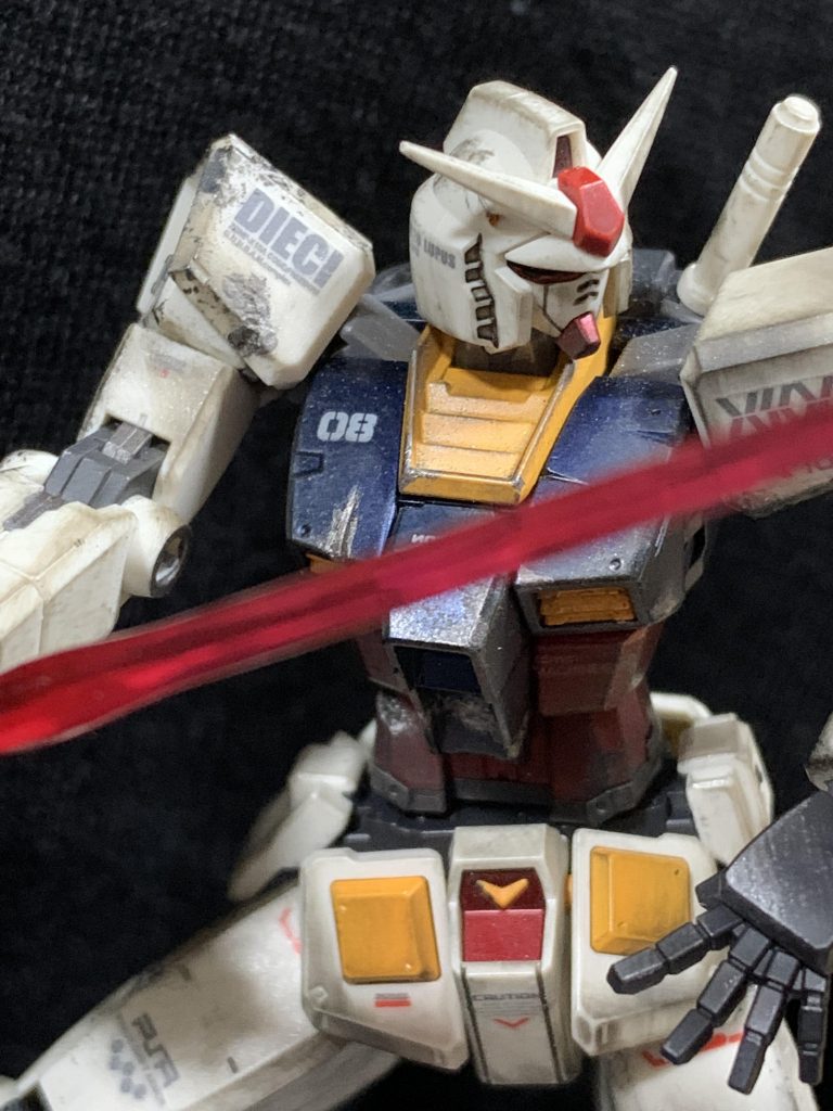 いつもですが、デカールは無視してね笑。オリジナルって事で…。もっと傷つけてもよかったかな?以下。安っぽいプチ劇場〜ドラゴンボール風に上空から敵を探すガンダム。