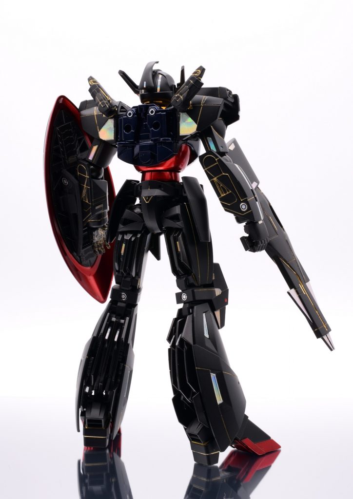 今回は自分がまだやったことがなかった方法や使用したことがない塗料・素材をいろいろと試しながら制作しました（↓以下内容）プリズムブルーブラック使用（胴体）ホイル系アクセントデカール使用ホログラムフィニッシュシートの使用UVレジンのセンサー表現4アーティストマーカースミ入れ