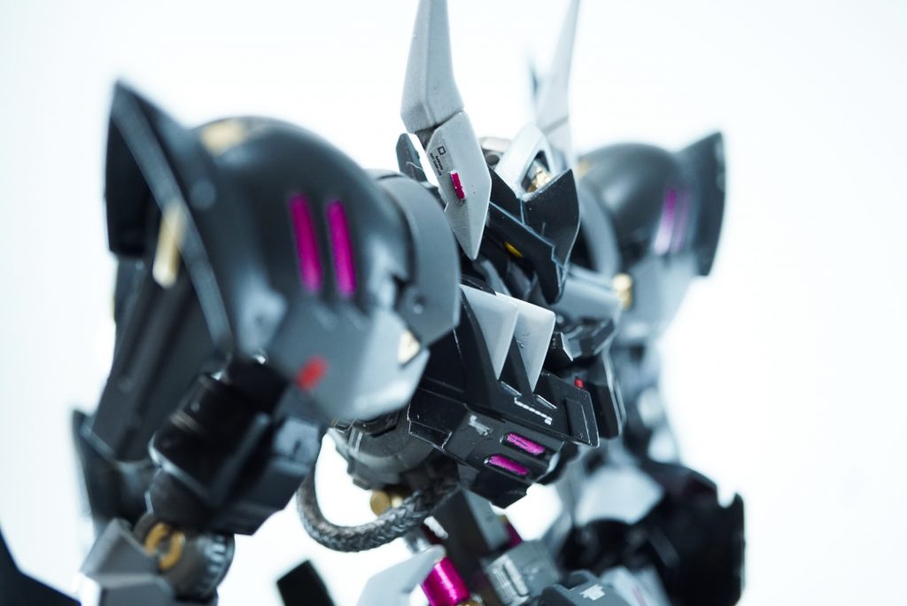 グレモリーの元々の特徴を活かし、攻守に分けたモードチェンジする機体として仕上げました本来シンプル仕上げを予定していたのですが、製作中にGBSコンの発表があり、レギュレーションに沿う為に追加装備を用意したので後述します（サムネで出ちゃってますが）ちなみに名前のモルスはラテン語で「死」です、安直ですね