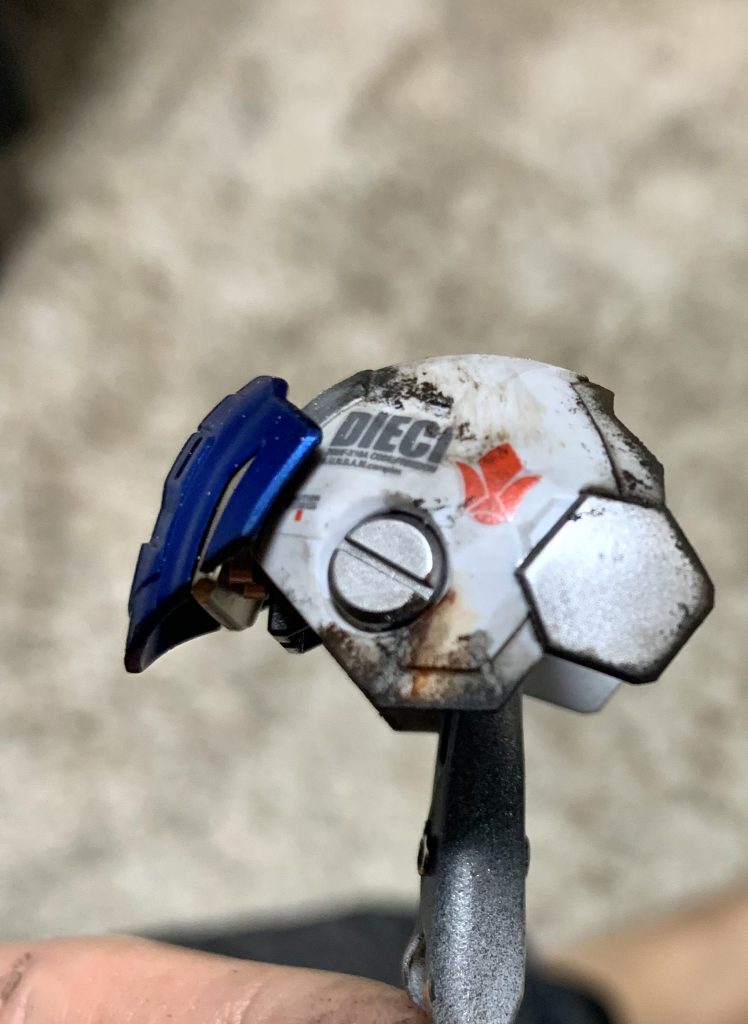 デカールは、気にしないで笑。ストライクフリーダムのやつが余ってたので。キズをヤスリとリューターでいれました。