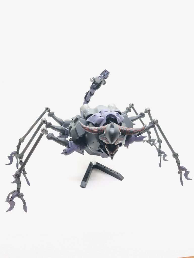 正面ショットアーマゲモンの特徴的な禍々しい顔を再現するべく、パテで一所懸命制作しました