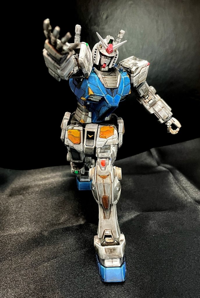 今回、1/100を筆塗りするの初めてでして。。。いつもの1/144と違って塗る面積が多いので、できるのかしら💧なんて不安の方が大きかったのですが😅