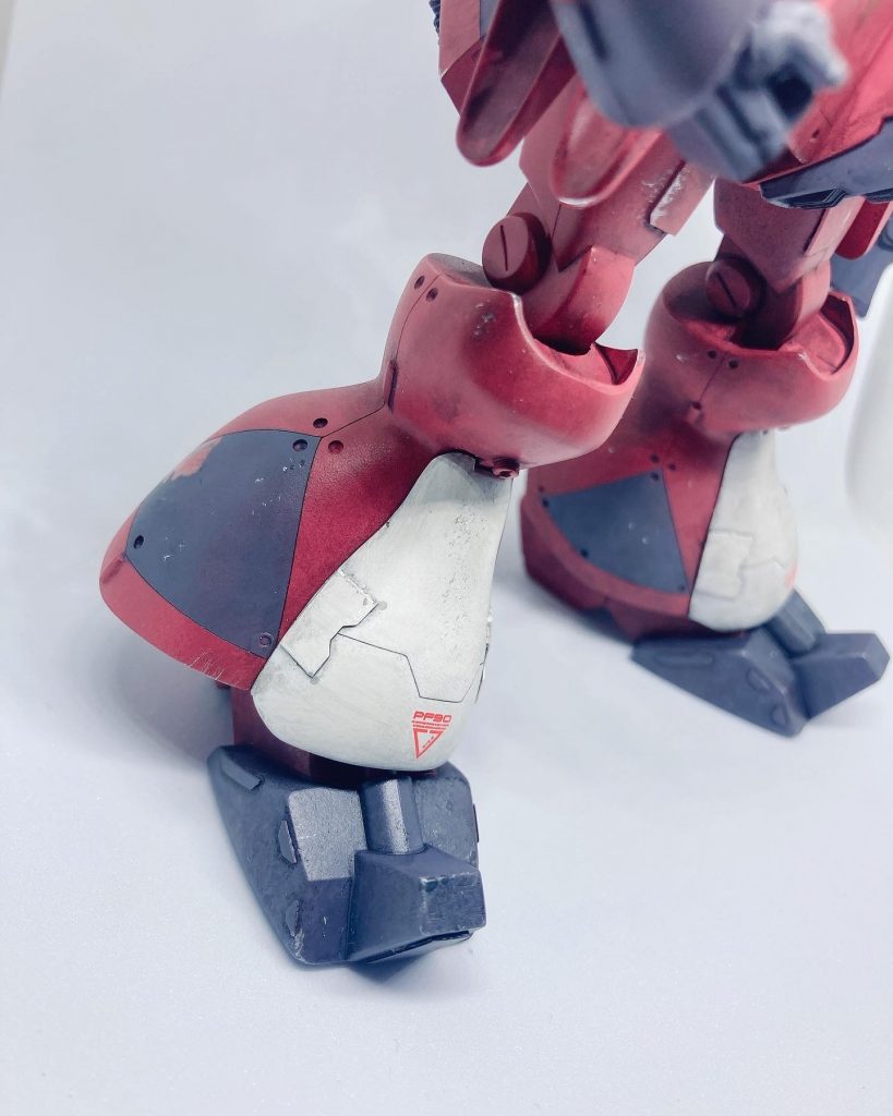 足回りのスジボリと塗り分けはけっこう頑張りました。